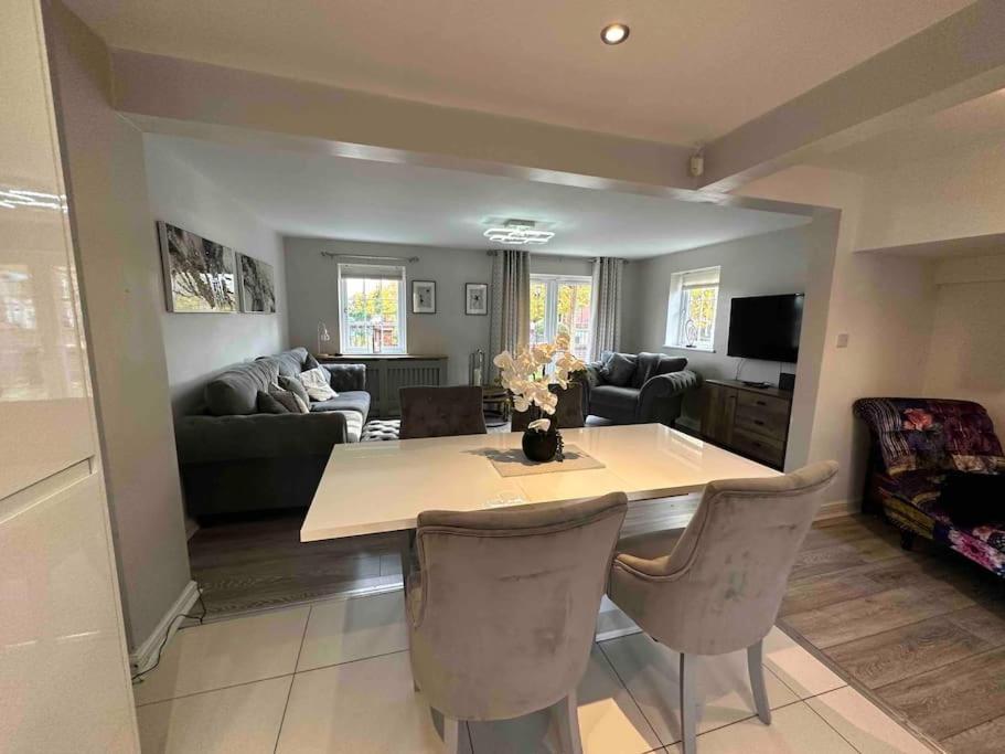 Waterside Mufc & Trafford Centre Townhouse 4 Bedroom Free Parking Manchester Exterior photo